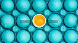 demo-attachment-8-minimal-visual-art-design-with-eggs-PEHTYBQ